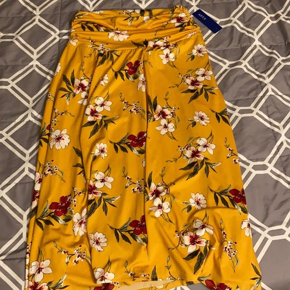 Apt. 9 Dresses & Skirts - Apt. 9 Yellow Floral Skirt